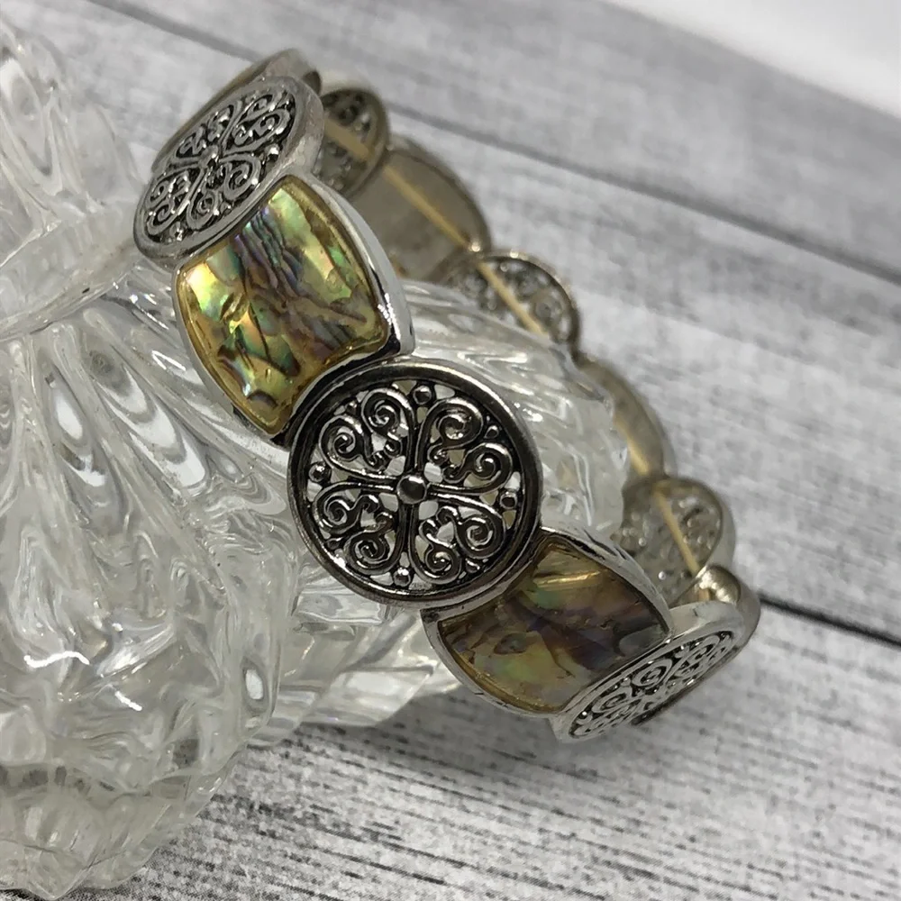𝅺Silver tone medallion abalone inlay stretch bracelet boho statement